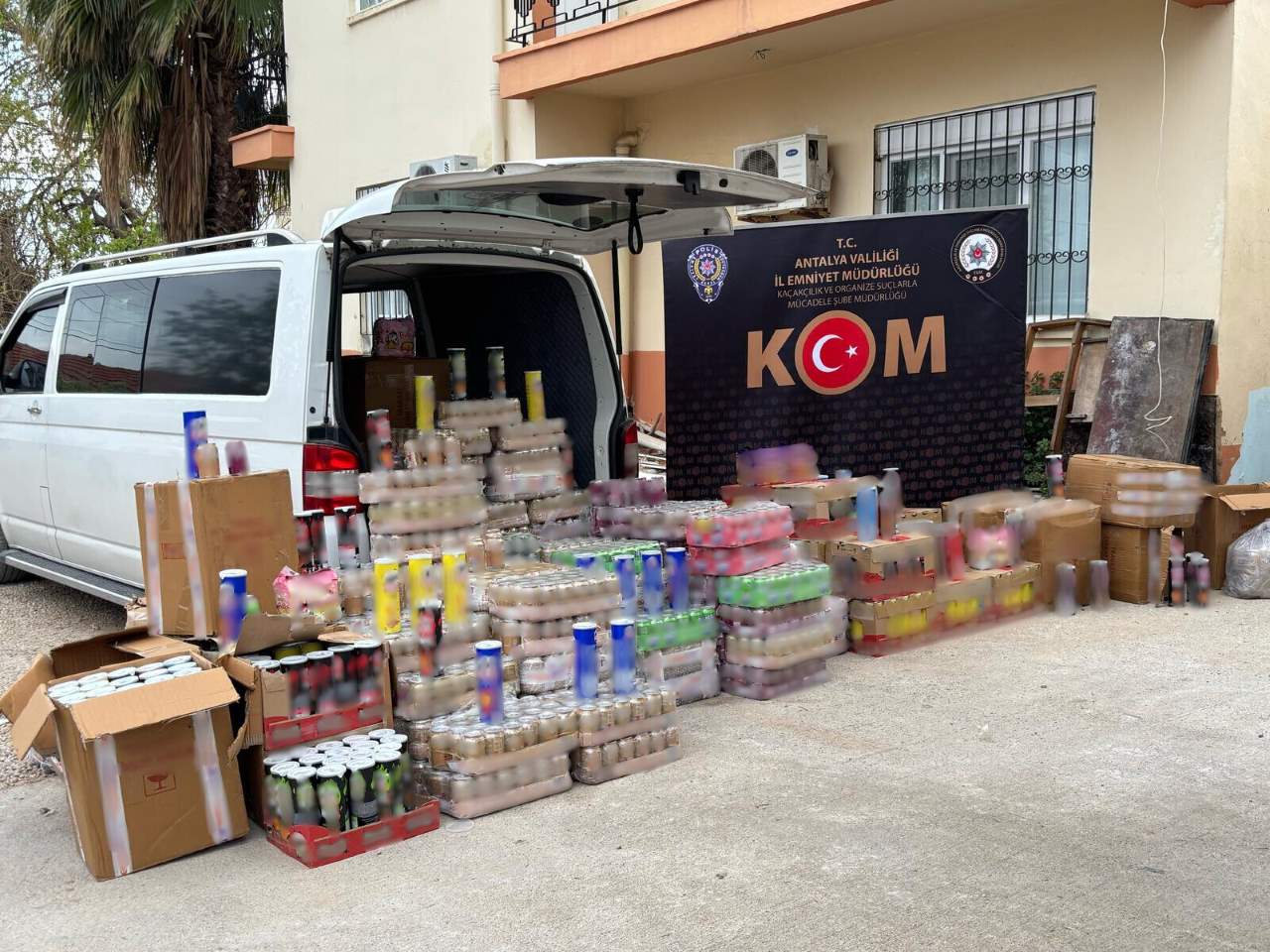Antalya'da Son 1 Haftada Kaçak Ürün ve Silah Ele Geçirildi