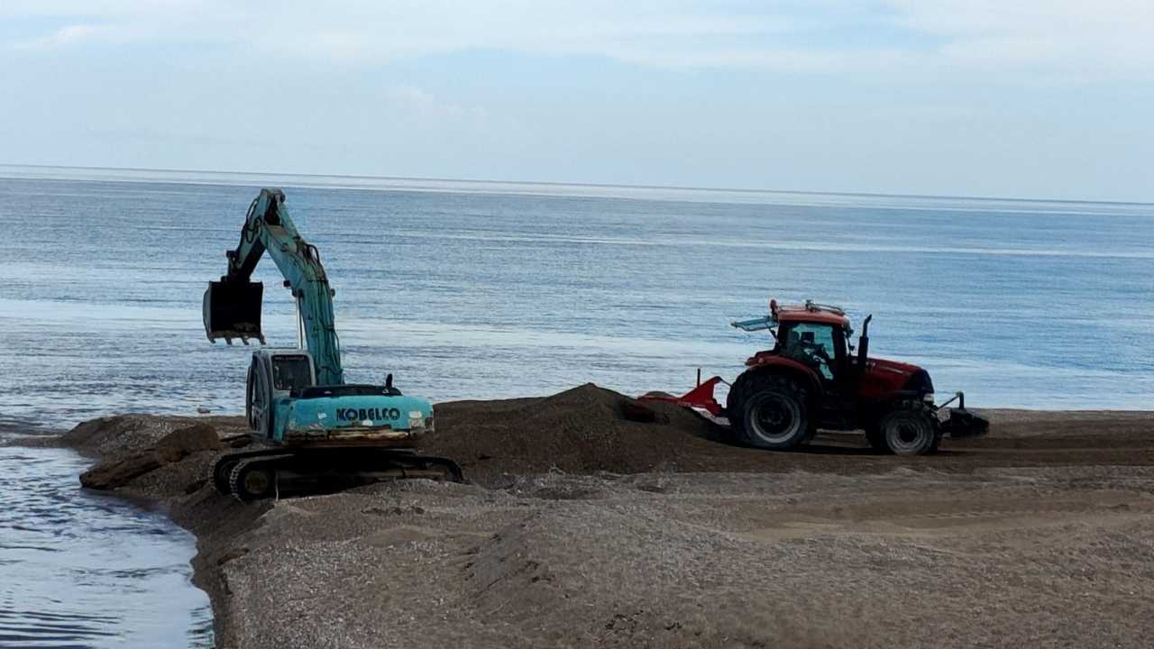 Antalya'nın Dünyaca Ünlü Sahilinde Dev Traktör Şaşkınlığı 3