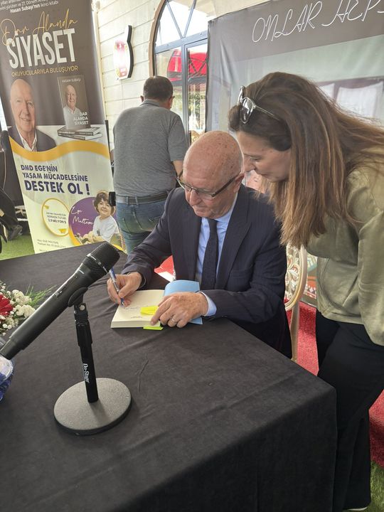 Antalya'nın Eski Belediye Başkanı Hasan Subaşı'dan İmza Günü  4