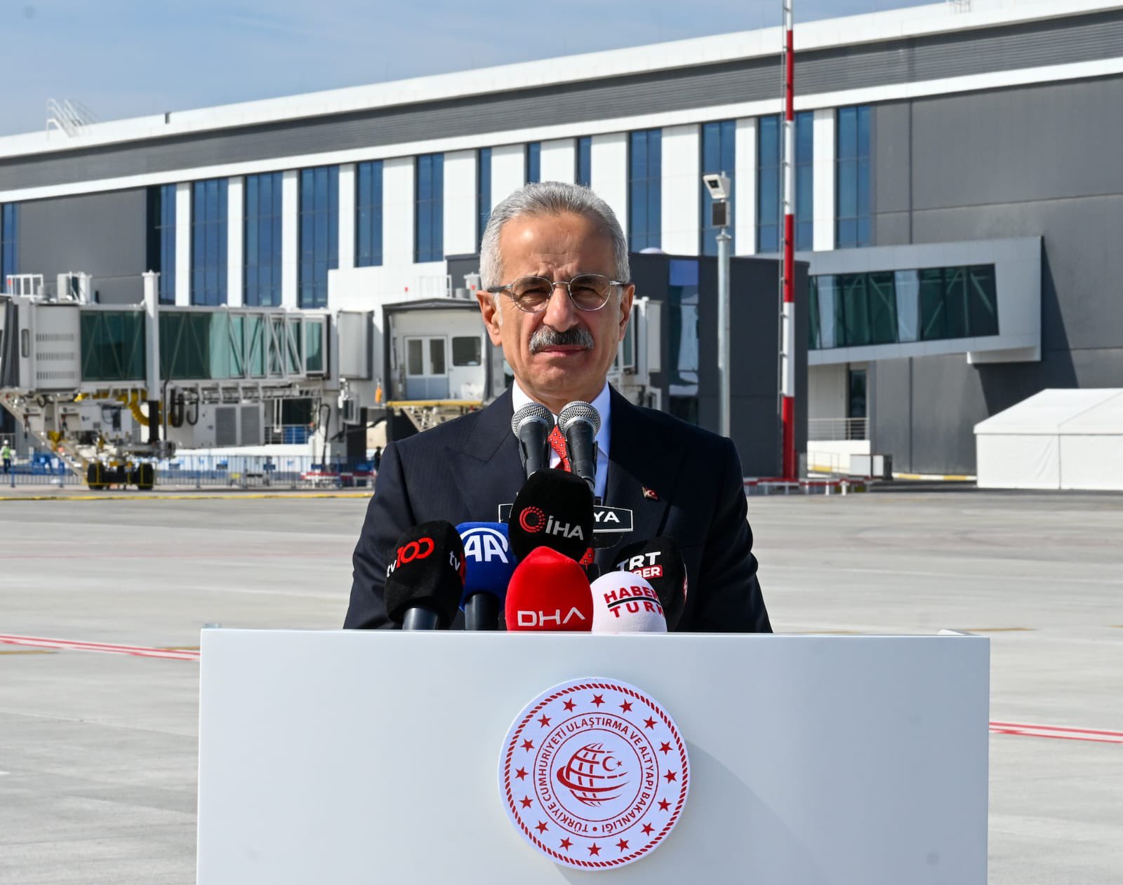 Bakan Uraloğlu: Antalya Havalimanı İstanbul'dan Sonra İkinci Sırada