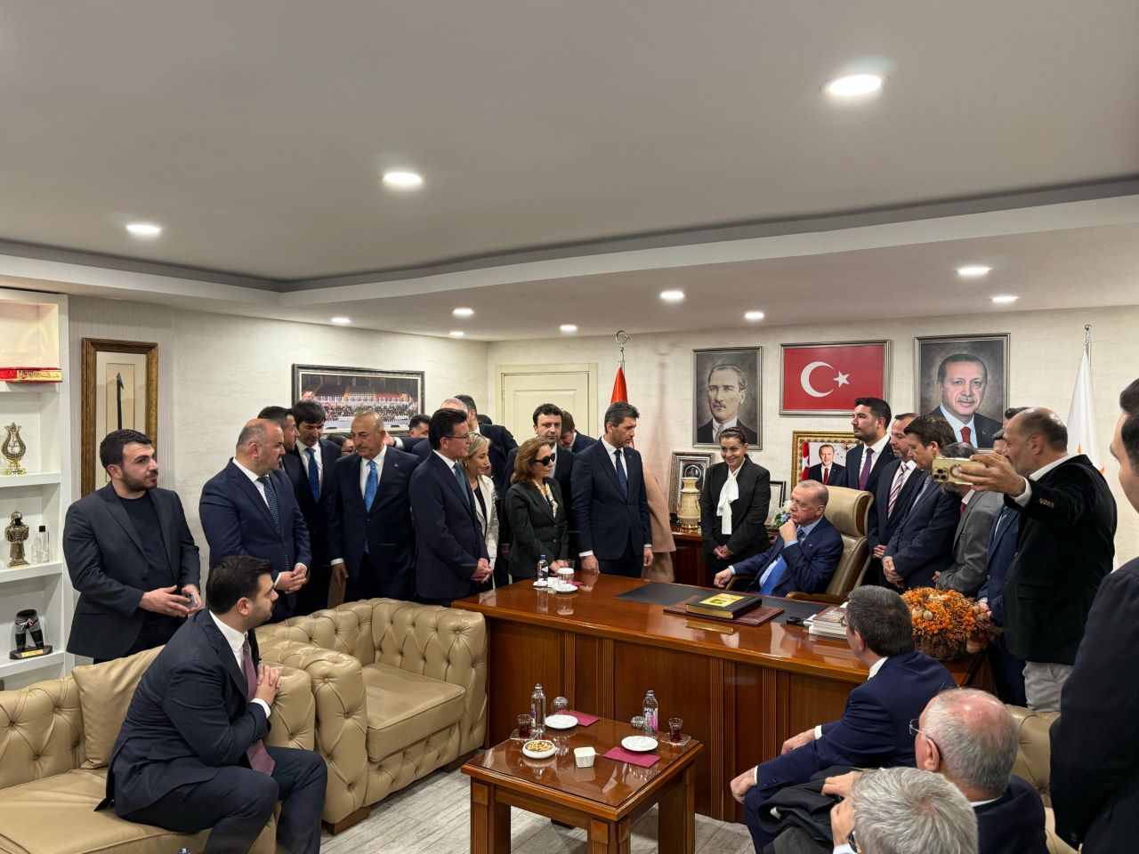 Erdoğan’dan Yıllar Sonra AKP İl Binasına Sürpriz Ziyaret!