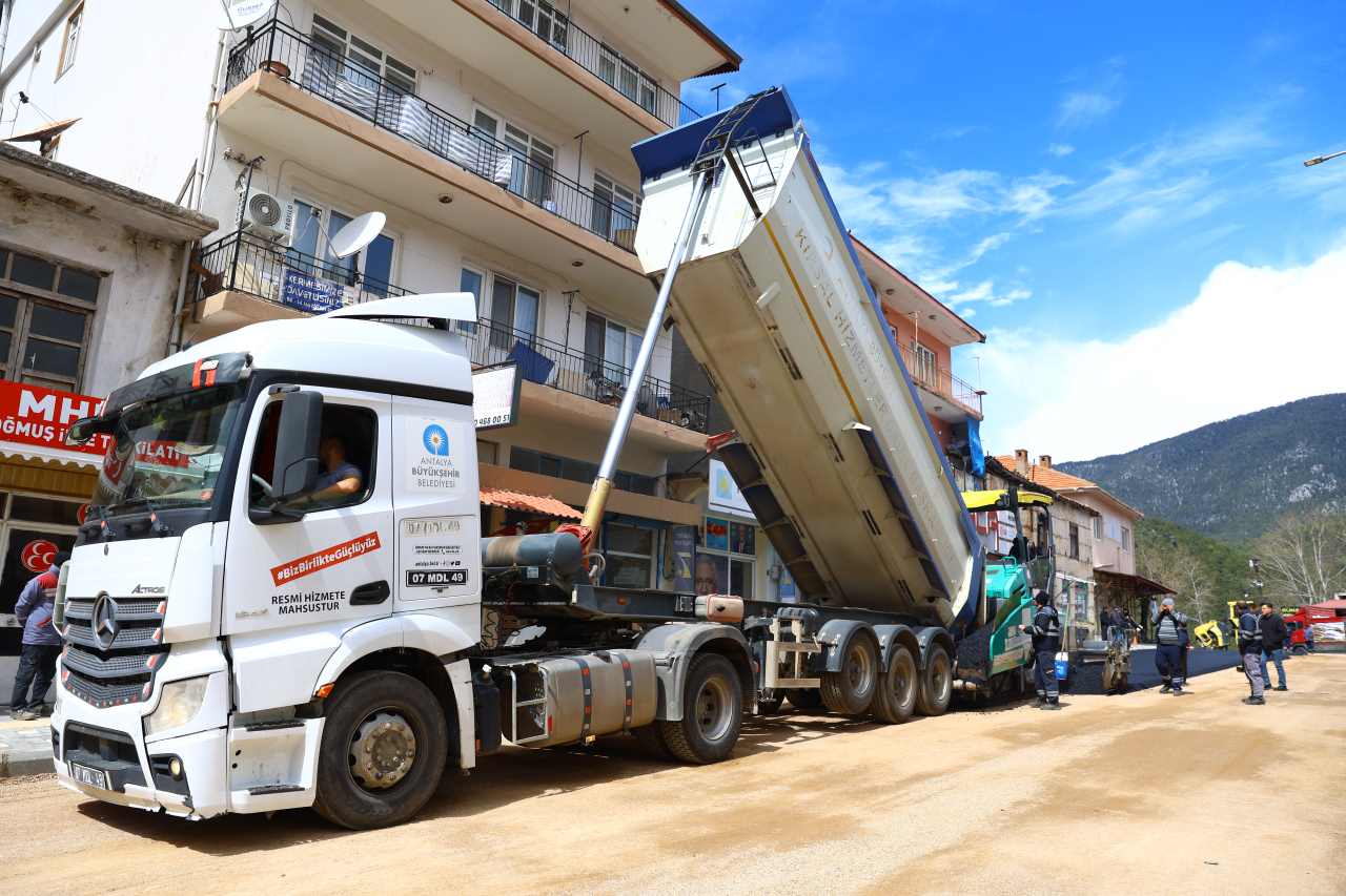 Gündoğmuş’ta O Caddeye Asfalt Seriliyor 1