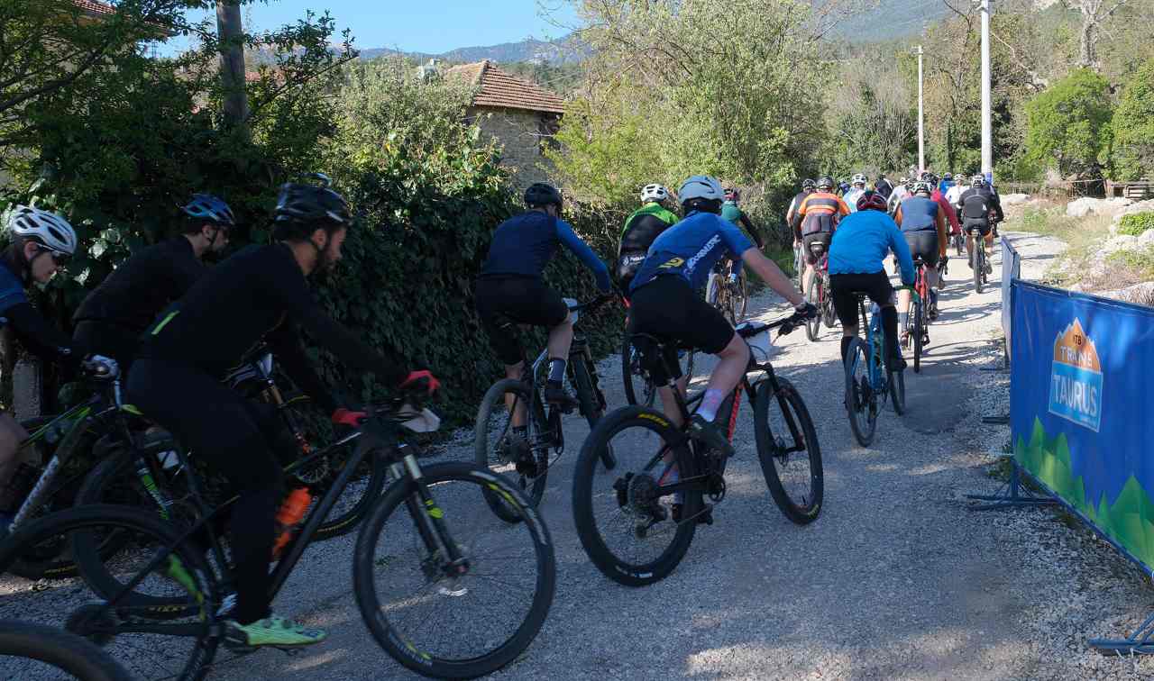 Kemer’de Dağ Bisikleti Yarışları Heyecanı Devam Ediyor 1