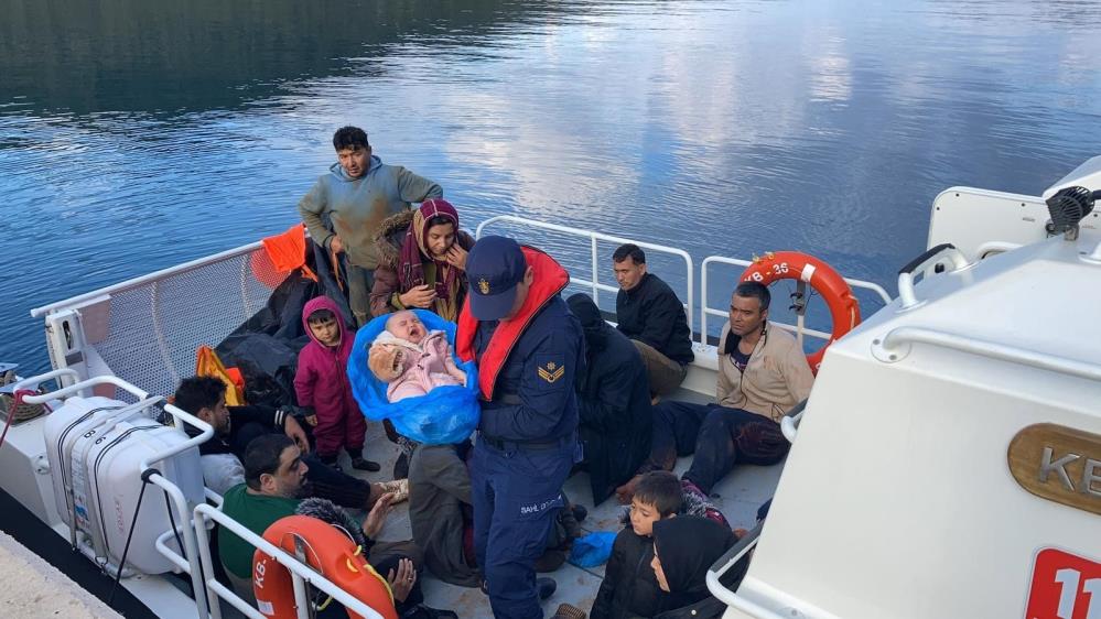 Kaş'ta 25'i Çocuk 80 Düzensiz Göçmen Kurtarıldı