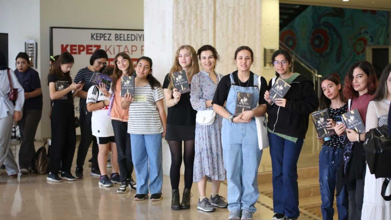 Kepez Kitap Fuarına Kitapseverlerden Yoğun İlgi 2