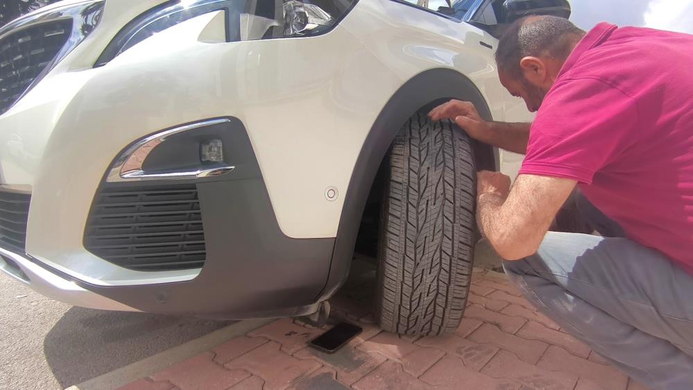 Kepez’de Aracın Motoruna Giren Yavru Kediler İçin Seferber Oldular