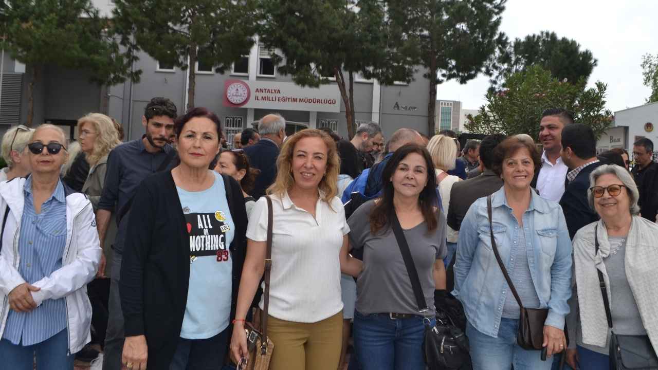 Konyaaltı Anadolu Lisesi'nde Öğrencilere Baskı Uygulayan Müdüre Velilerden Tepki 3