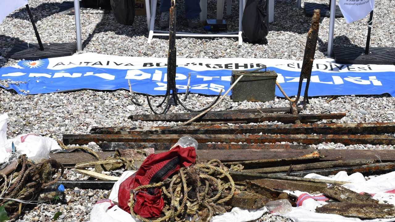 Konyaaltı'nda Deniz Dibi Ve Kıyı Şeridi Temizlendi! İyilik Yap Denize Atma 2