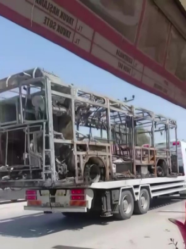 Konyaaltı'nda Seyir Halindeki Halk Otobüsü Alev Alev Yandı