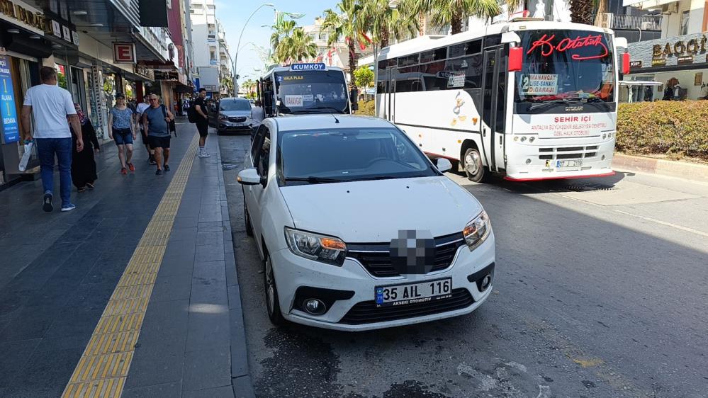 Manavgat’ta 2 Saat Boyunca Alarmı Çalan Araç Çekildi