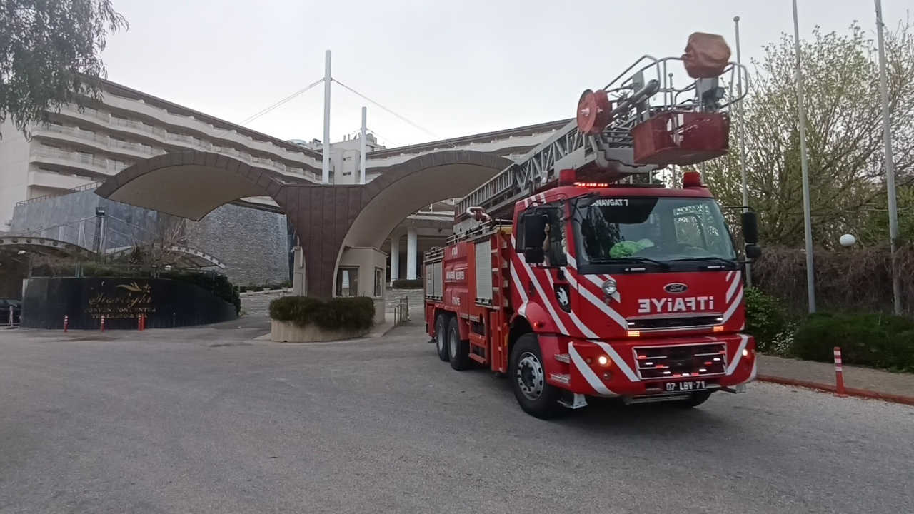 Manavgat'ta 5 Yıldızlı Otelde Yangın! Çalışanlar Ve Ekipler Seferber Oldu 2