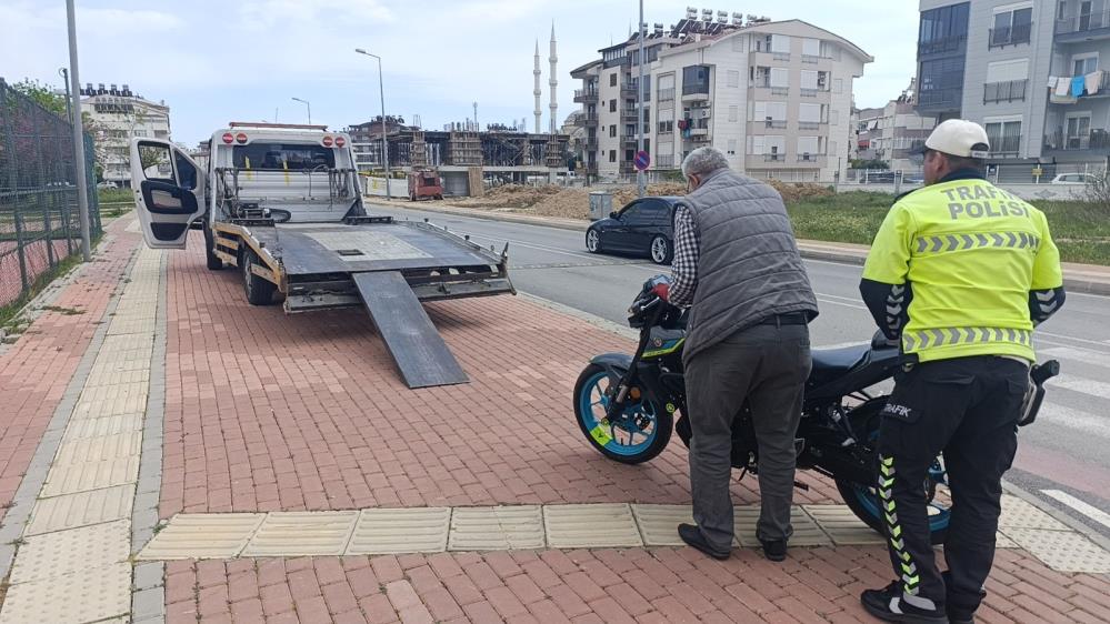 Manavgat'ta Abartılı Egzozlu Motosiklete Ağır Ceza!