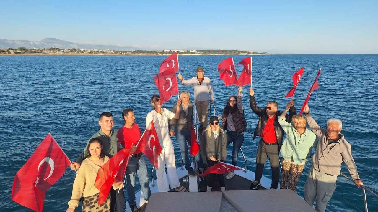Manavgat'ta Denize Bırakılan Mektupları Buldular! Yazarlarla Teknede Buluşma 2