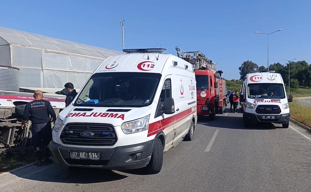 Manavgat'ta F*ci Kazada Tur Midibüsü Devrildi! 18'i Rus 19 Yaralı