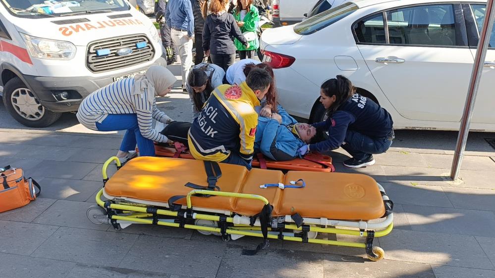 Manavgat'ta Korkutan Kaza! Motosiklet Otomobilin Altına Girdi
