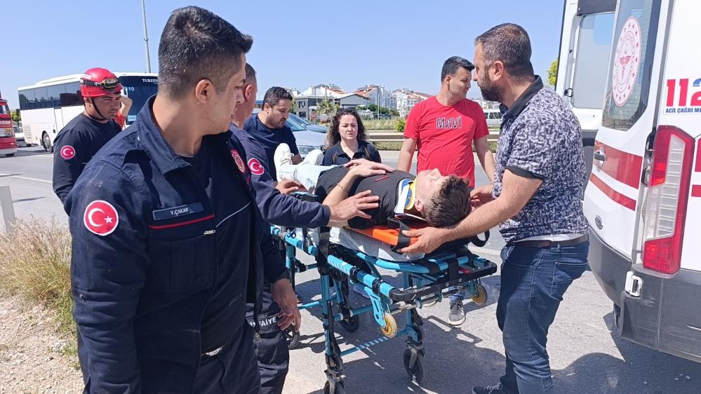 Manavgat'ta Otomobil Şerit Değiştirirken Kanala Uçtu!