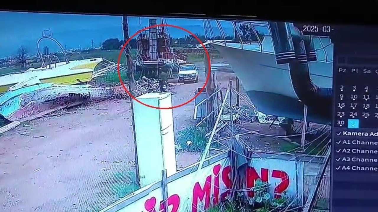 Manavgat'ta Tur Teknesinin Pervanesi Çalındı  3