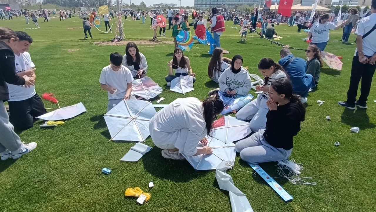 Manavgat’ta Uçurtma Keyfine Şiddetli Rüzgar Engeli! 2