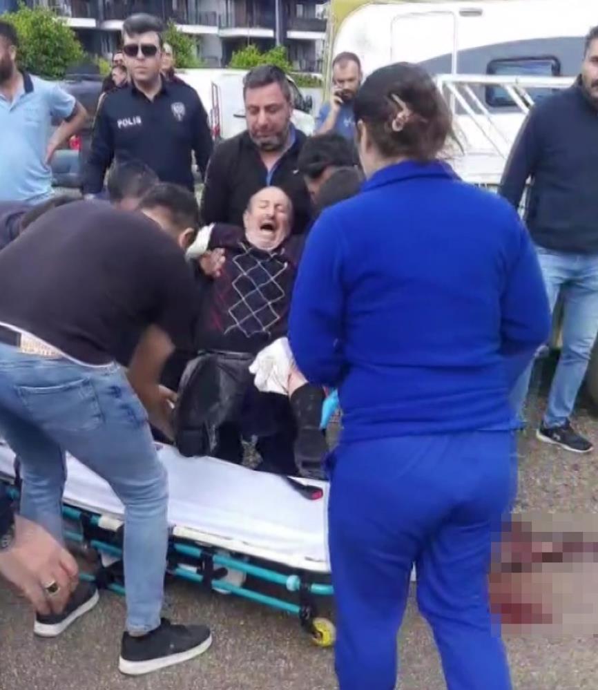 Muratpaşa'da Kaza Sonrası Otomobil Sürücüsü Bıçaklandı
