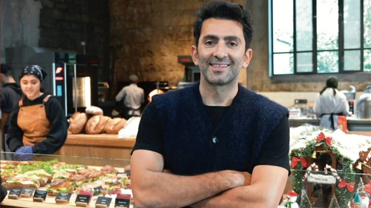Özgür Özel'in Boykot Çağrısı Nedeniyle Espressolab Gündeme Oturdu. Espressolab'ın Yanı Sıra Espressolab'ın Sabinin De Kim Olduğu Merak Konusu Oldu