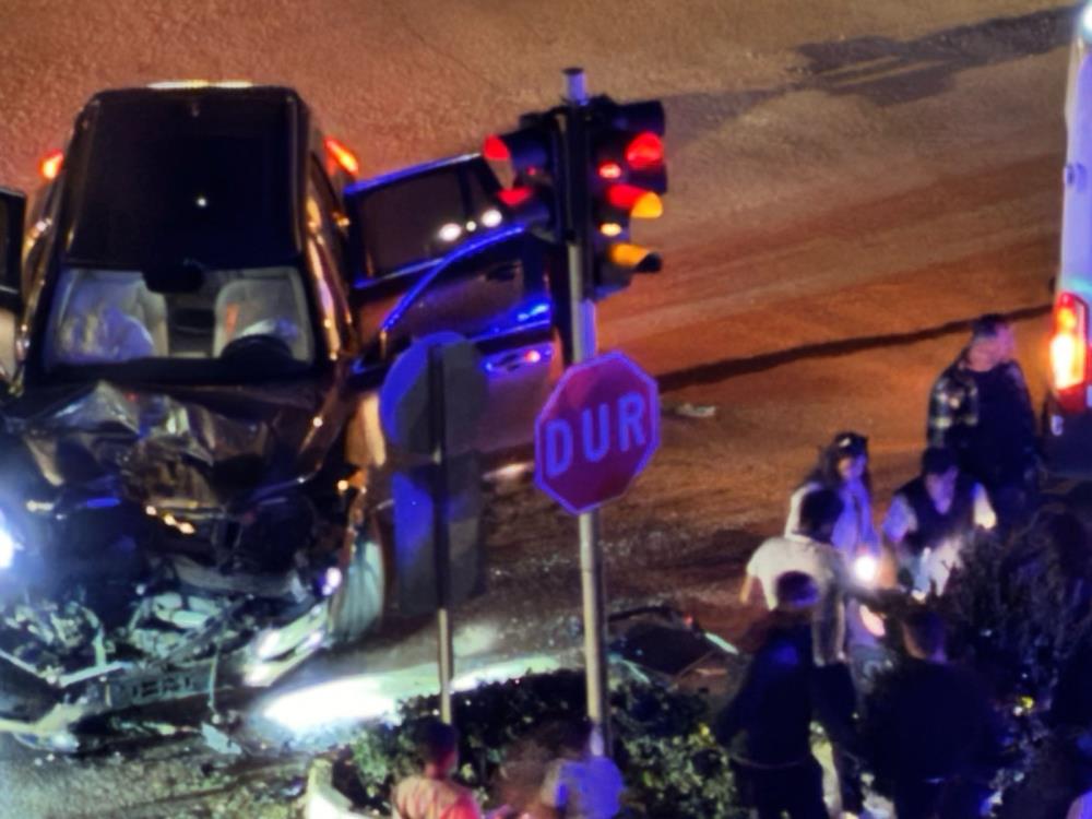 Serik'te Hasta Taşıyan Ambulans İle Cip Çarpıştı! 9 Yaralı