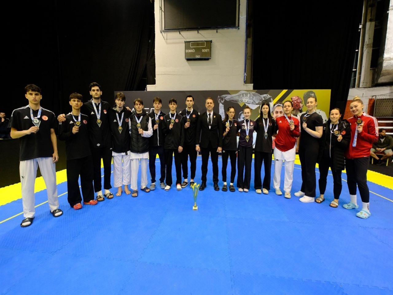 Taekwondo Milli Takımı Sırbistan'dan 13 Madalya ile Döndü