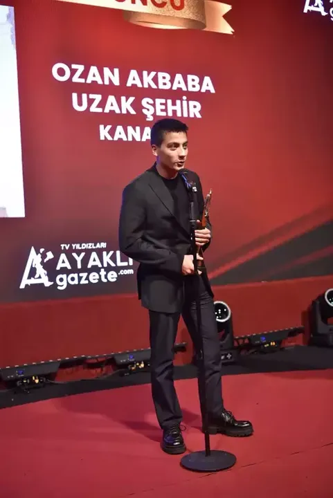 Uzak Şehir Dizisine 3 Ödül Birden 3