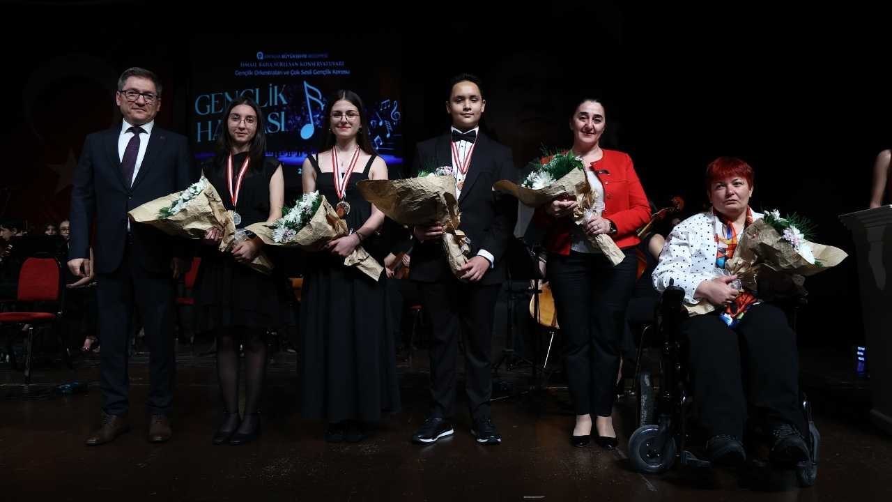 19 Mayıs Coşkusu Antalya’da Sanatla Yükseldi 2