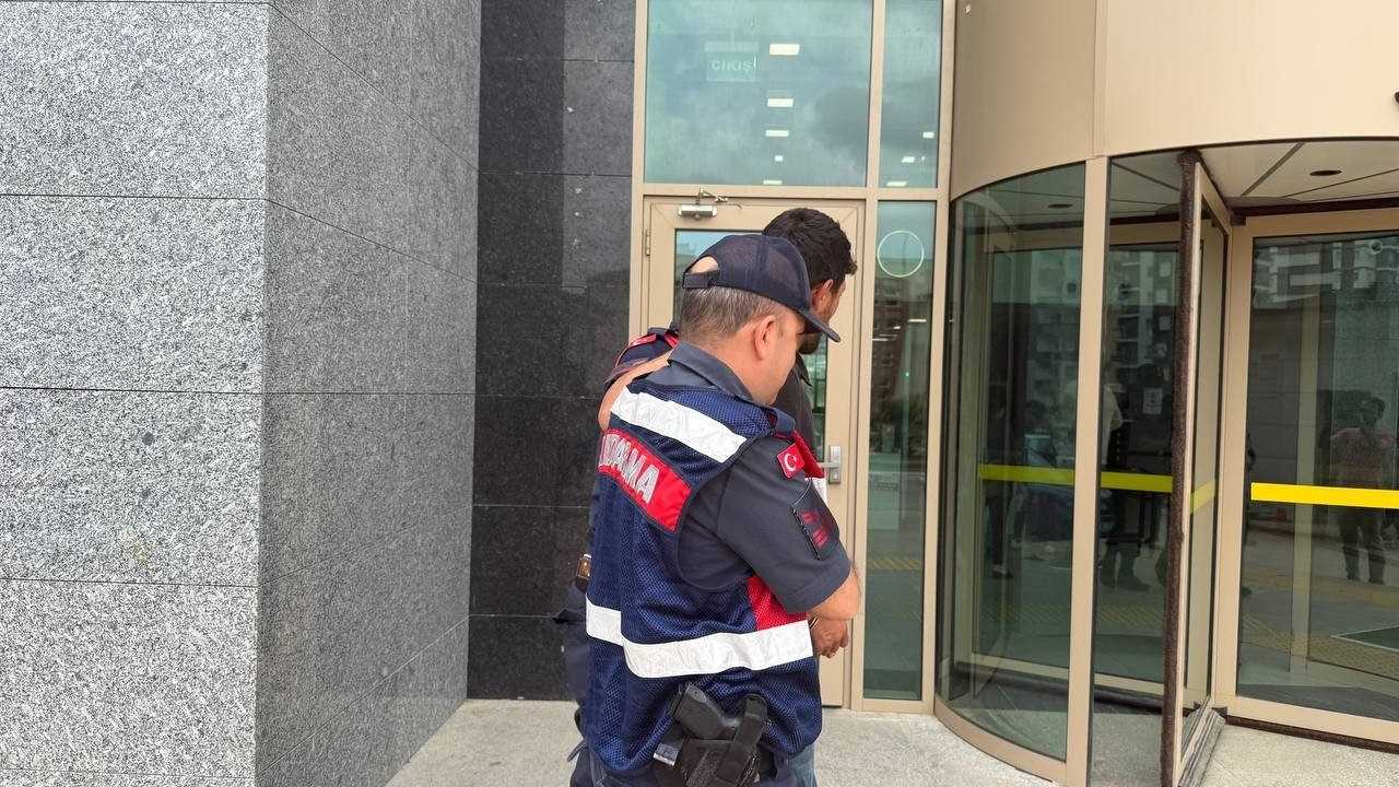 Adana’da Jandarmaya Meydan Okuyan Firari Yakalandı 2
