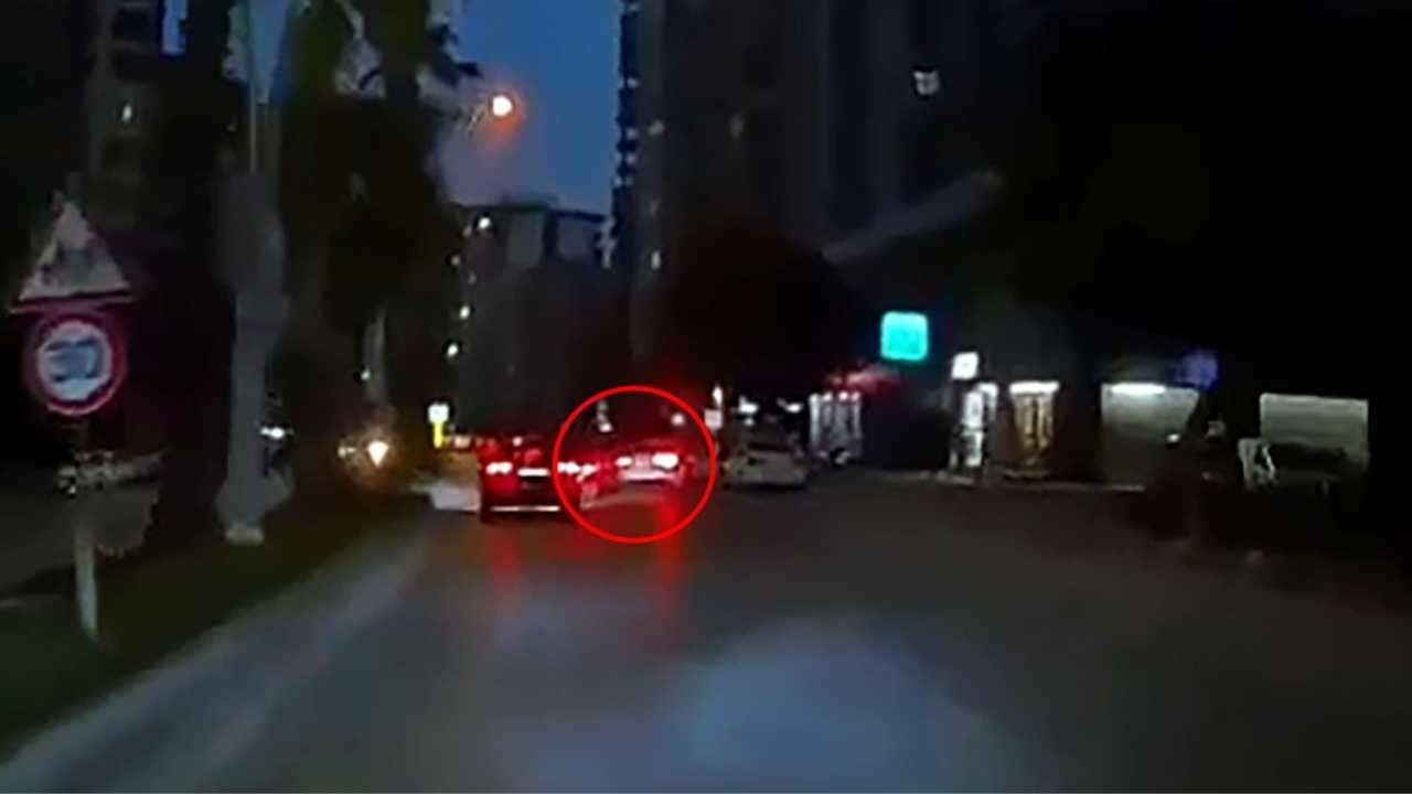 Adana’da Makas Atan Ehliyetsiz Sürücü 4 Araca Çarptı 2