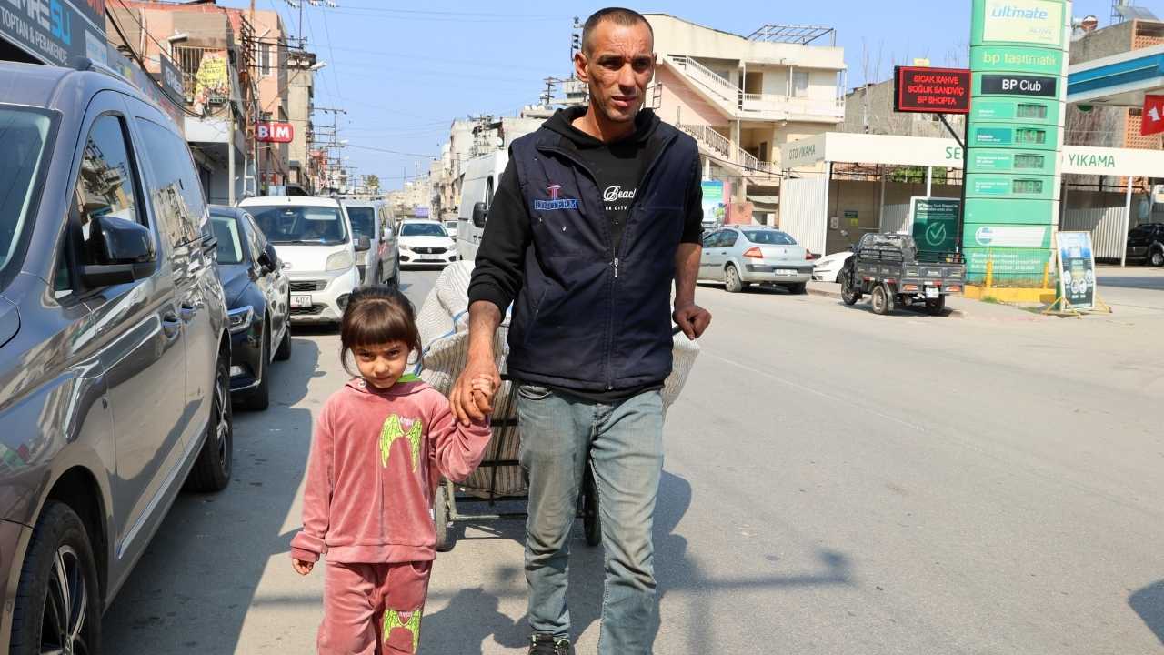 Adana’da Minik Hayrunisa Babasının Gözleri Oldu 2