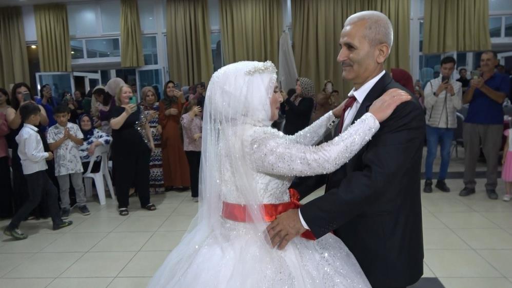 Alanya'da 33 Yıllık Evliliği Düğünle Taçlandırdılar