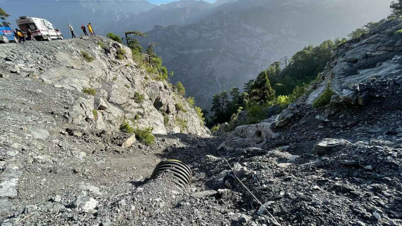 Alanya'da Korkunç Kaza! 2 Gençten 1'I Öld Diğeri Yaşam Savaşı Veriyor  3