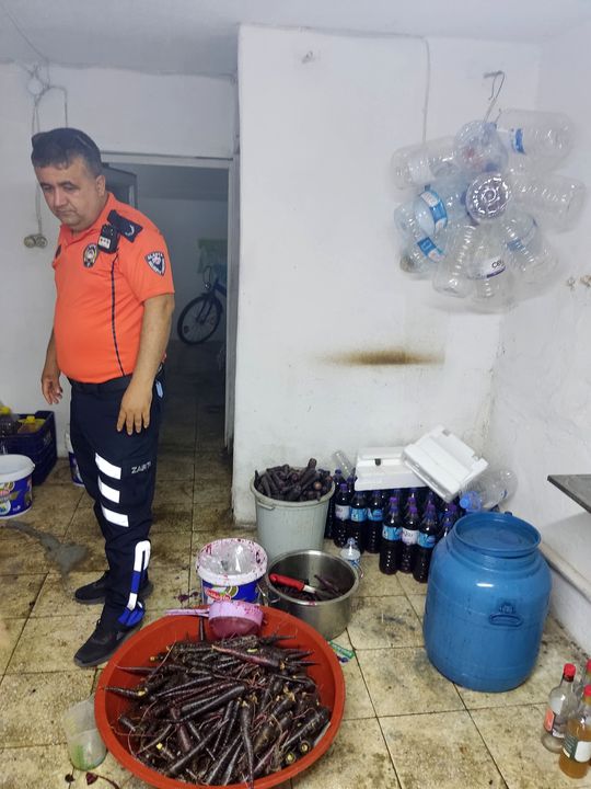 Alanya'da Mide Bulandıran Görüntüler! Tuvalet Suyu İmalathaneye Karışmış 4