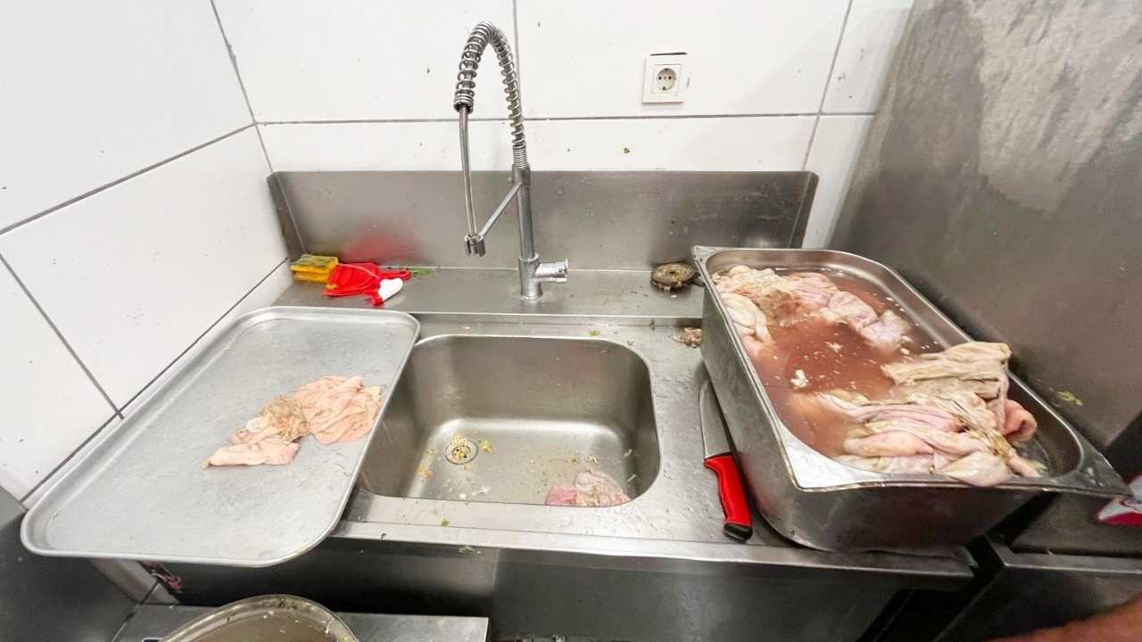 Alanya'da Sağlığı Hiçe Sayan Restoran Mühürlendi2
