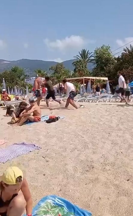 Alanya'da Şezlong Kirası Tartışmasında Turiste Darp İddiası! O İşletme Mühürlendi 3