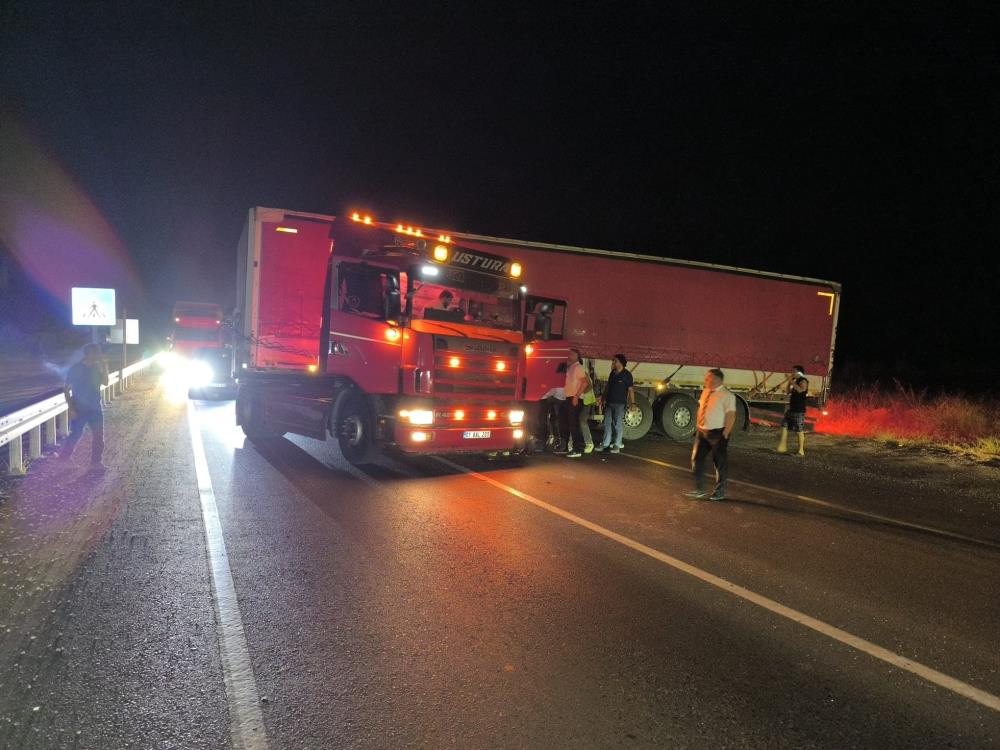 Alanya'da Tır Sürücüsü Rahatsızlandı! D-400 Trafiğe Kapandı