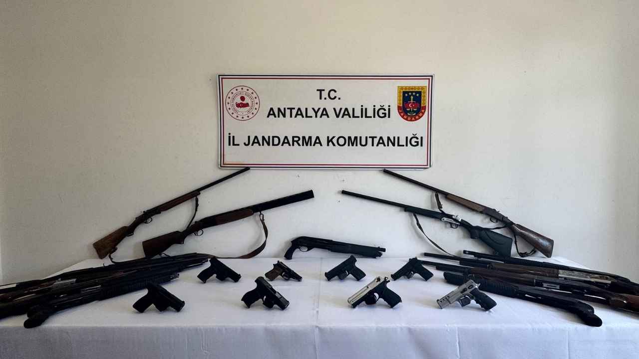 Alanya'nın 8 Mahallesinden Cephanelik Çıktı 2 Tutuklama 3
