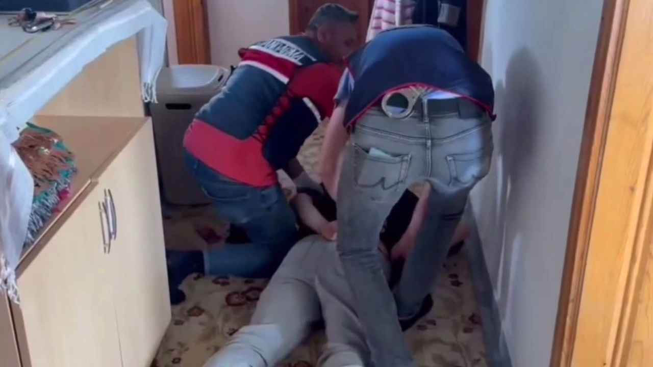 Alanya'nın 8 Mahallesinden Cephanelik Çıktı 2 Tutuklama 4