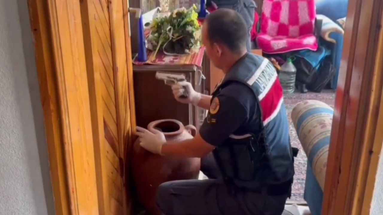 Alanya'nın 8 Mahallesinden Cephanelik Çıktı 2 Tutuklama 5