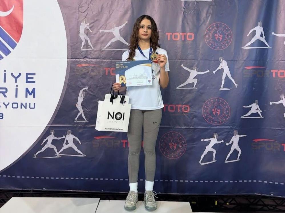 Alanyasporlu Eskrim Sporcuları Mersin’den Zaferle Döndü
