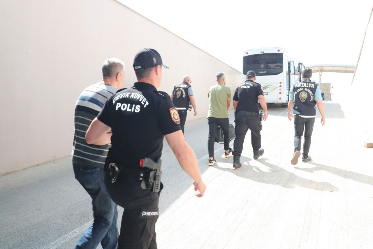 Antalya Emniyeti Son 1 Haftada 2 Bin 56 Şahıs Yakalandı
