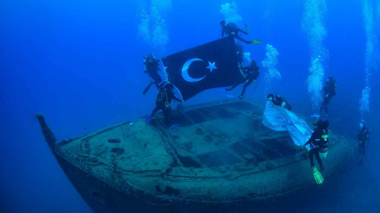 Antalya'da 108 Yıllık Tarihe Dalış! Paris 2 Batığını Görüntülediler 2