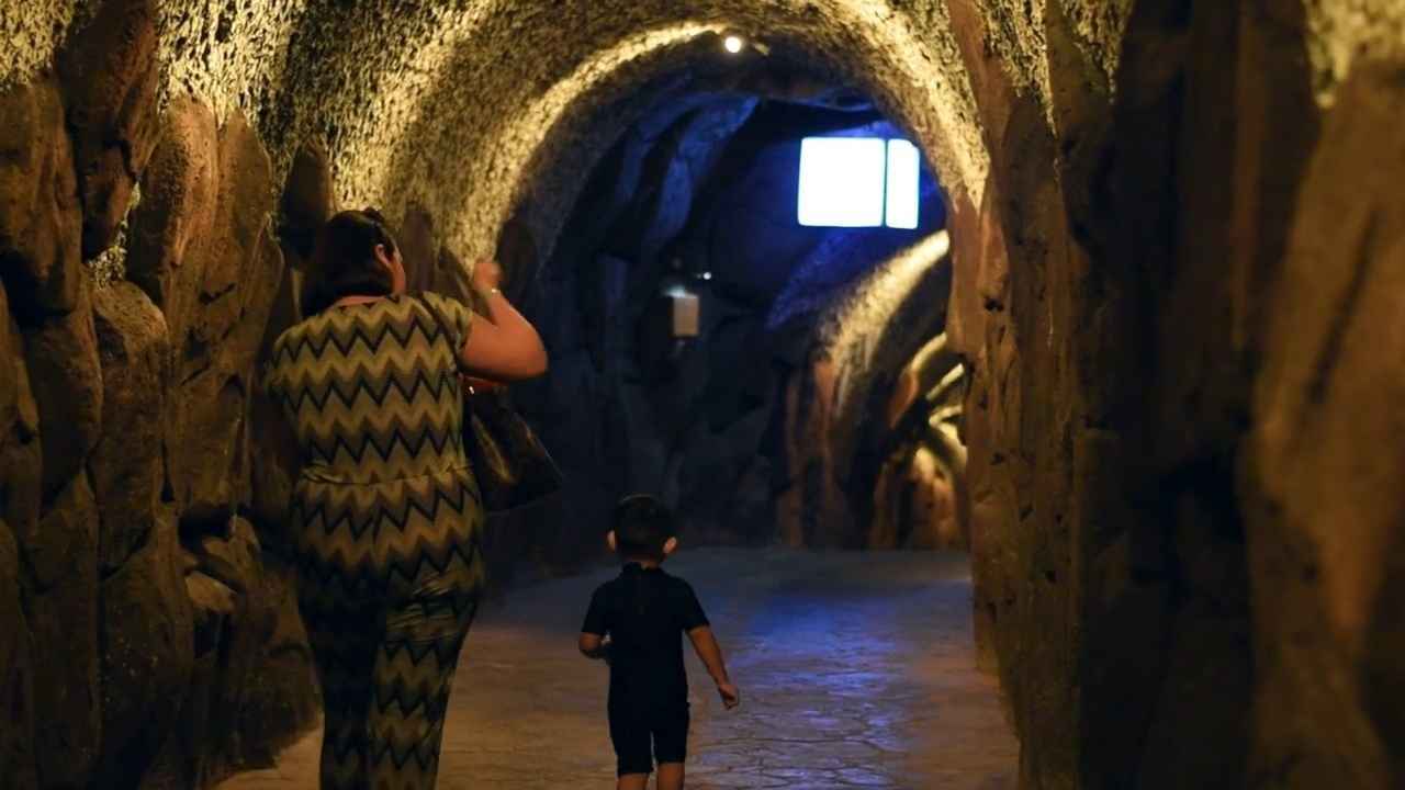 Antalya'da 5 Yıldızlı 2 Otel Falezlere Gizli Tünel Açtı! Turist Paylaşımları Ortaya Çıkardı 4