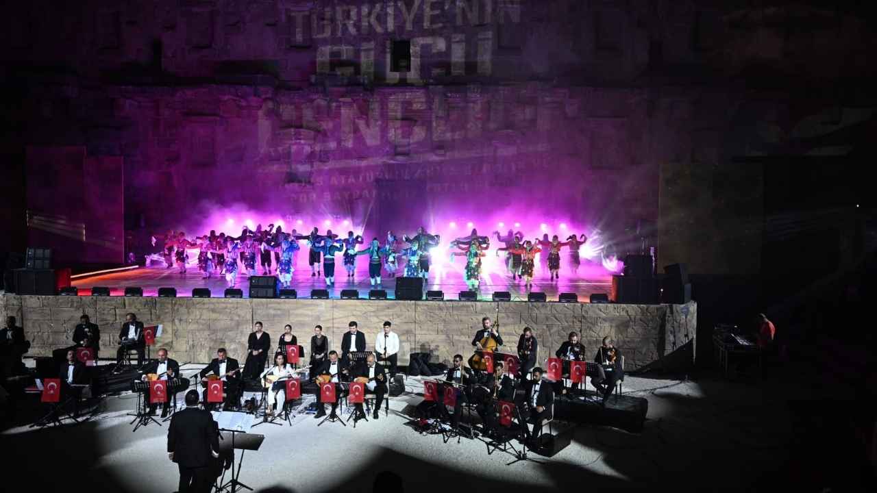 Antalya'da Aspendos'tan Cumhuriyet Meydanı'na 19 Mayıs Coşkusu 3
