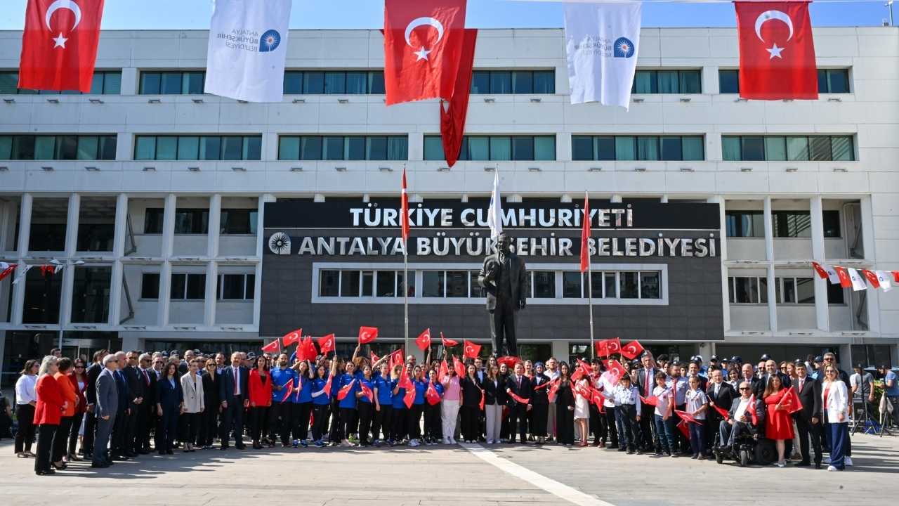 Antalya’da Büyükşehir’den Anlamlı 19 Mayıs Töreni 2