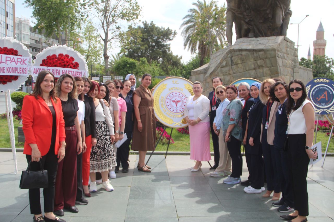 Antalya'da Hemşireler Günlerini Kutladı