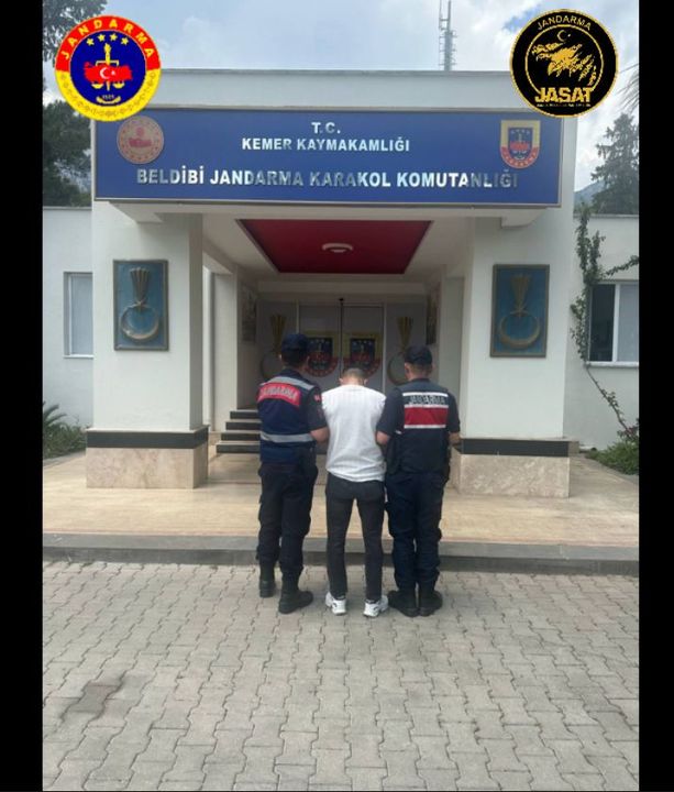 Antalya'da Jandarma Dedektifleri 3 Günde 209 Aranan Şahsı Yakaladı 2