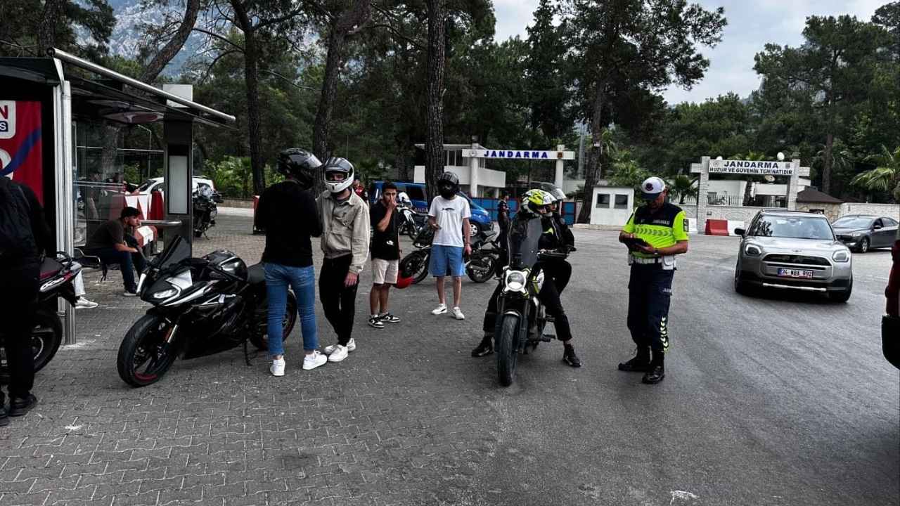 Antalya'da Motosiklet Sürücülerine Dudak Uçuklatan Ceza! 3.5 Milyon Tl'ye Yakın 2
