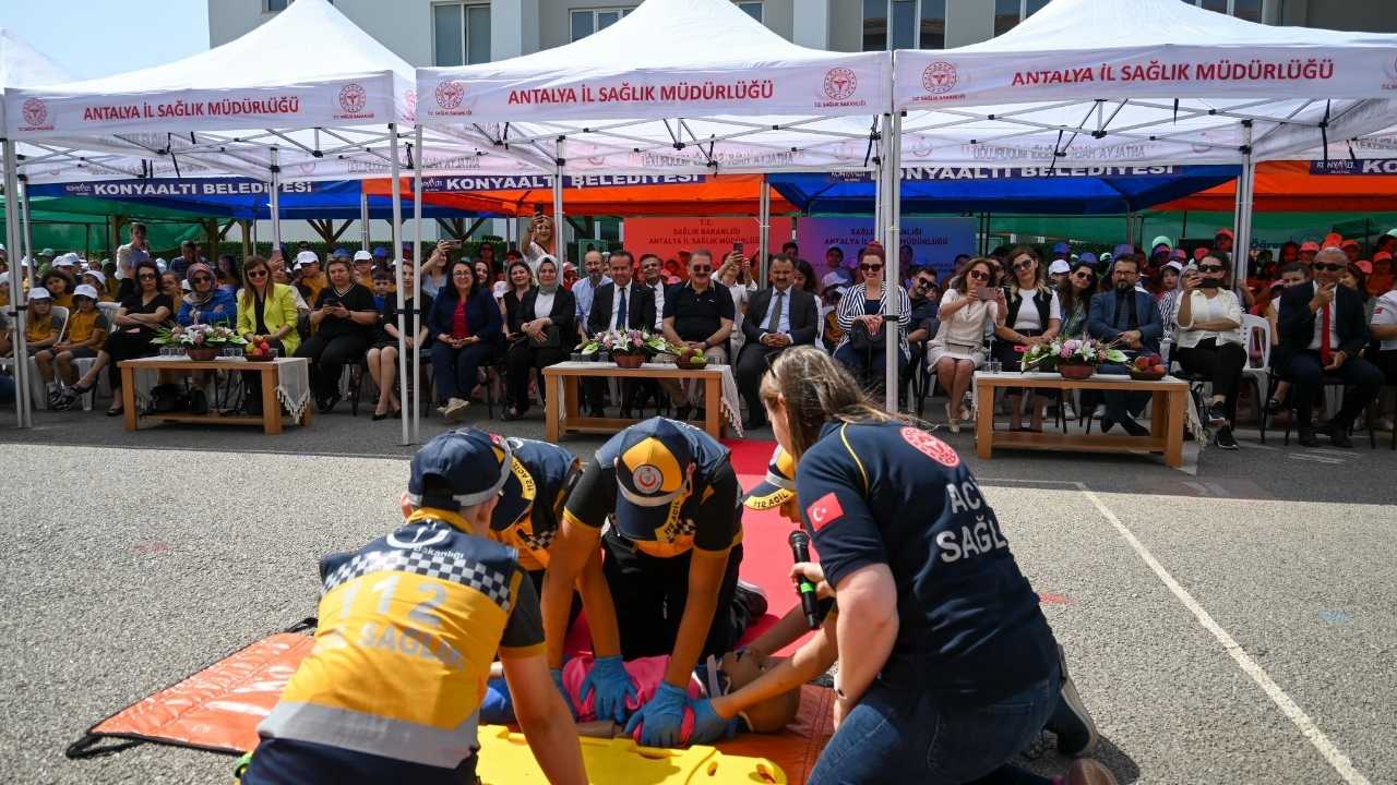 Antalya’da Okul Sağlığı Protokolü Coşkuyla Hayata Geçti 2